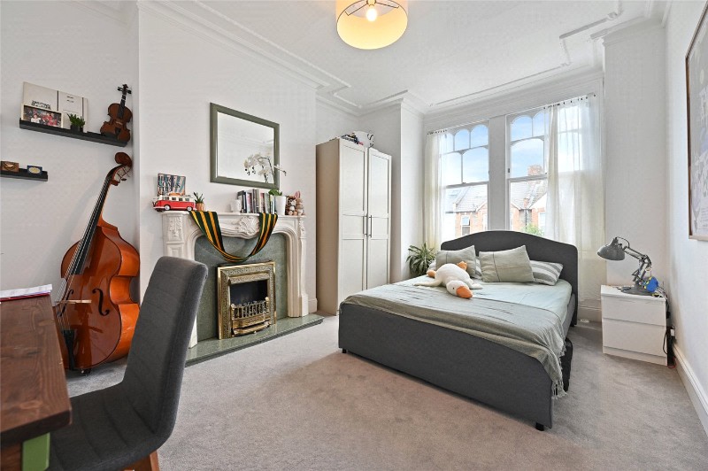 Oaklands Grove, London, W12