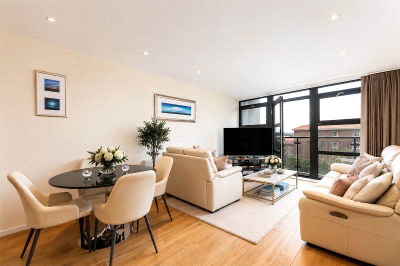 Scott Avenue, London, SW15