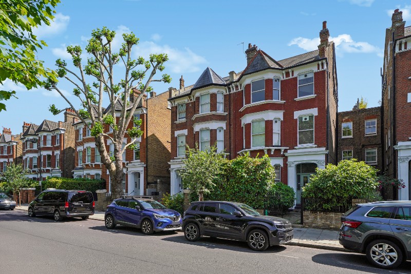 St. Quintin Avenue, London, W10