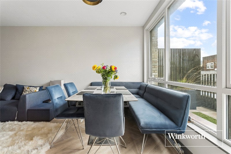Oakleigh Road North, London, N20