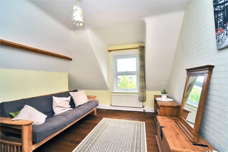 Avenue Road, Banstead, Surrey, SM7