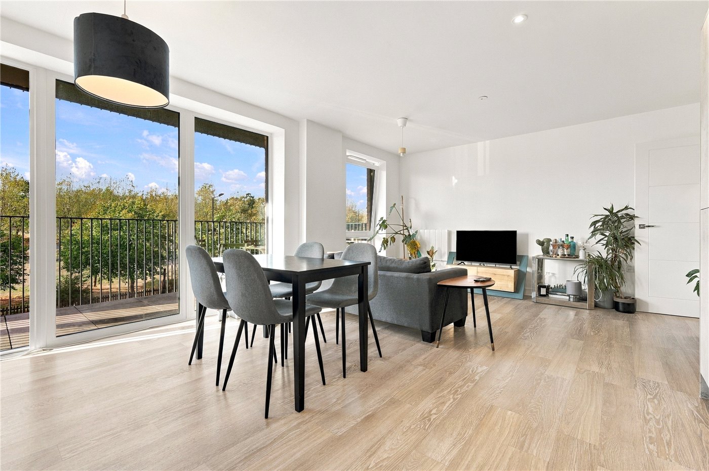 Seven Sisters Road, London, N4