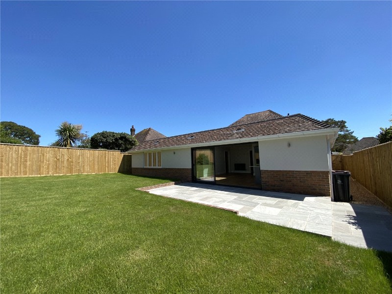 3 bedroom property for sale in Carisbrooke Way, Highcliffe, Dorset