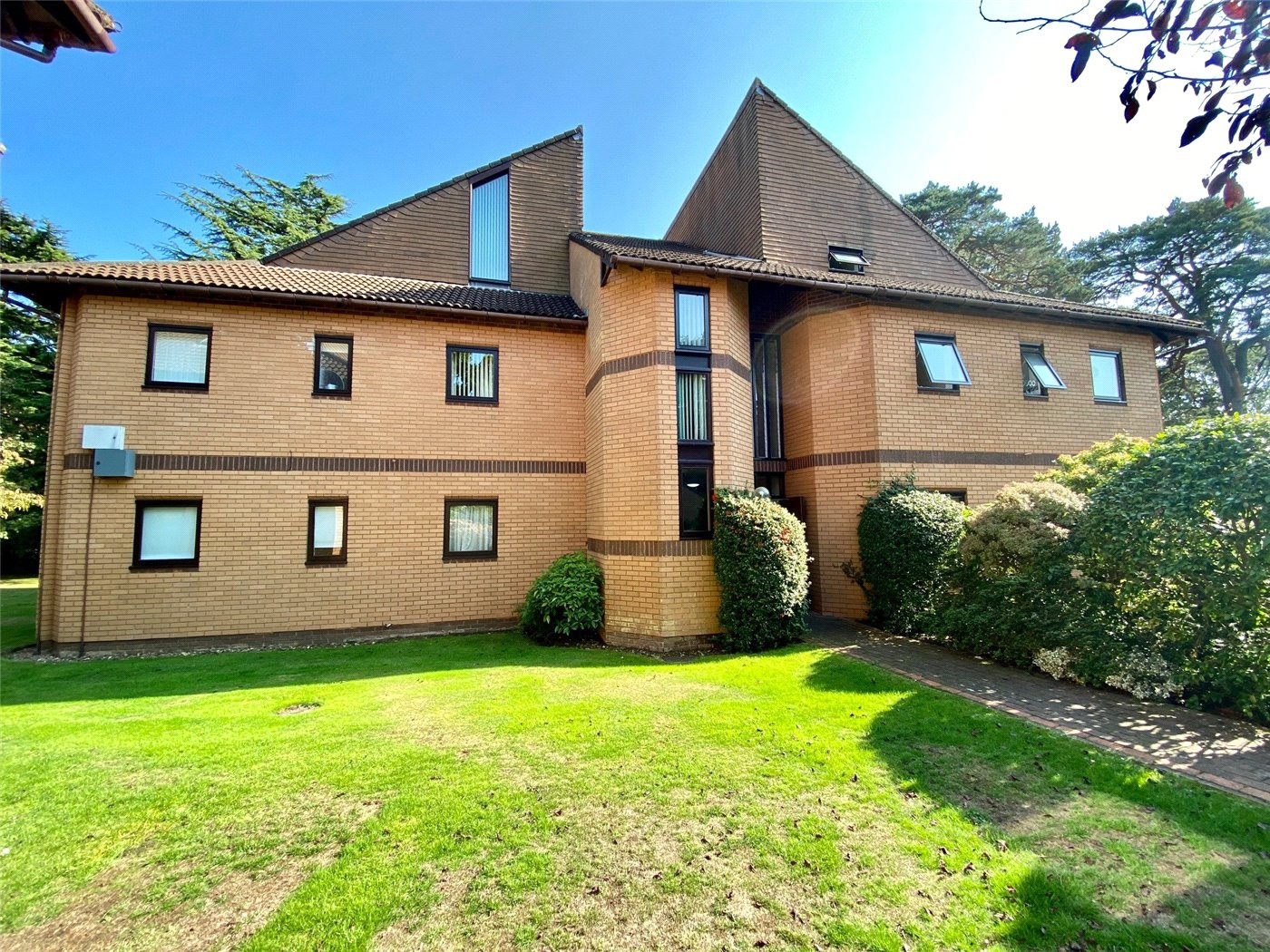 2 bedroom property for sale in Oakwood, 2 Roslin Road South