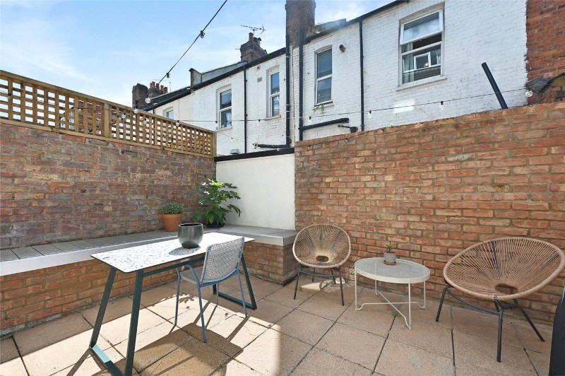 Oaklands Grove, London, W12