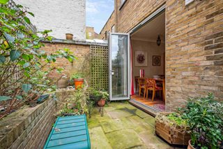 Gloucester Mews West, Bayswater, W2