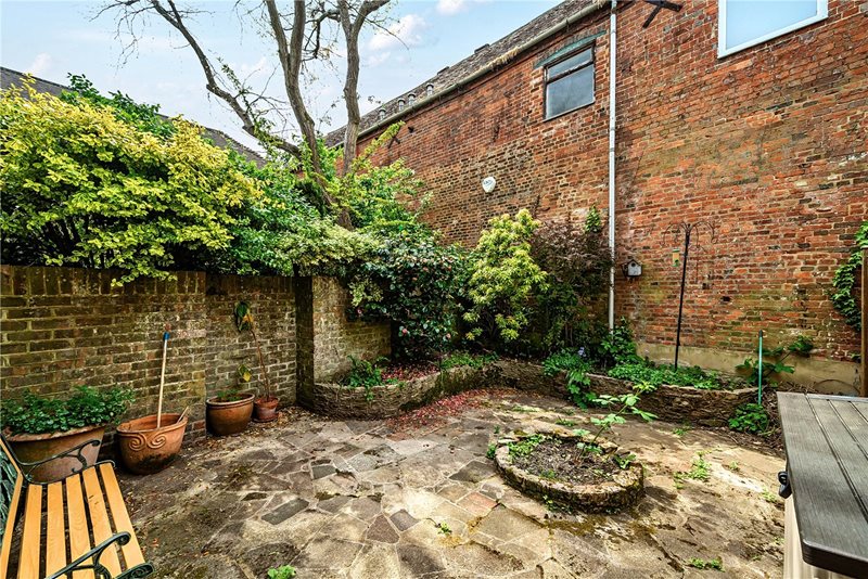 Arundell Place, Farnham, Surrey, GU9
