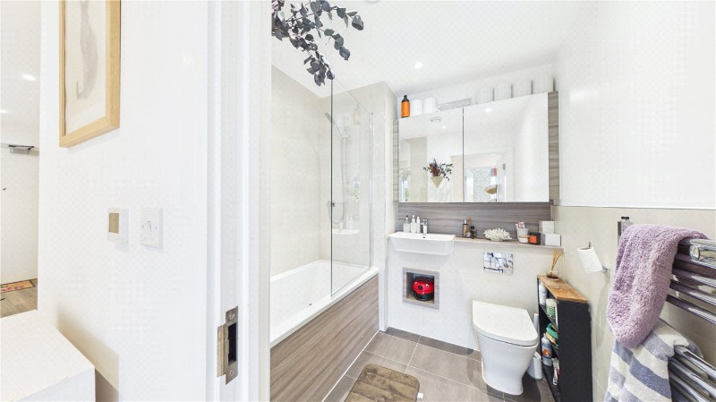 Bollo Bridge Road, London, W3