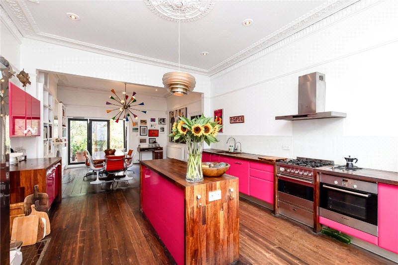 Avenue Crescent, London, W3
