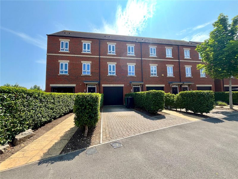 Fetlock Drive, Newbury, Berkshire, RG14