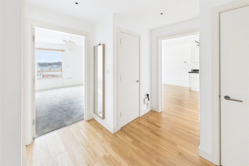 Streatham High Road, London, SW16