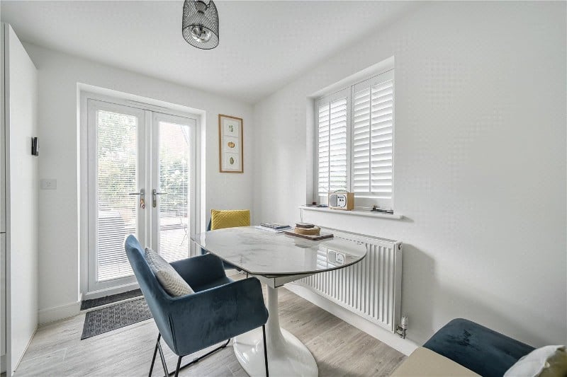 Cascade Way, Farnham, Surrey, GU9