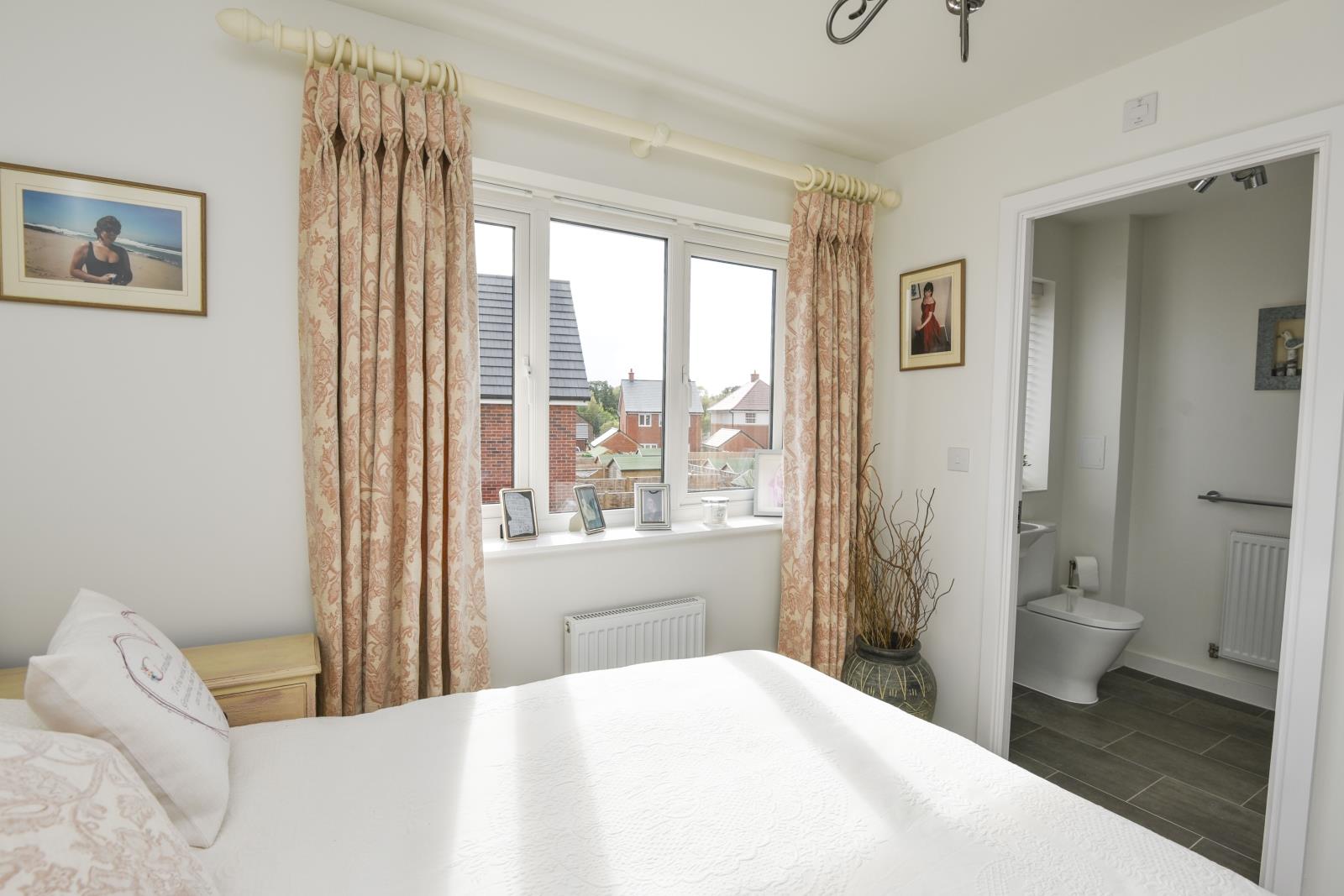 A BEDROOM 2A DSC_915