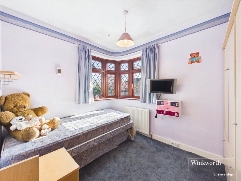 Wolmer Gardens, Edgware, HA8