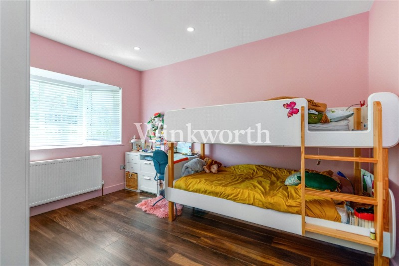 Lynbridge Gardens, London, N13