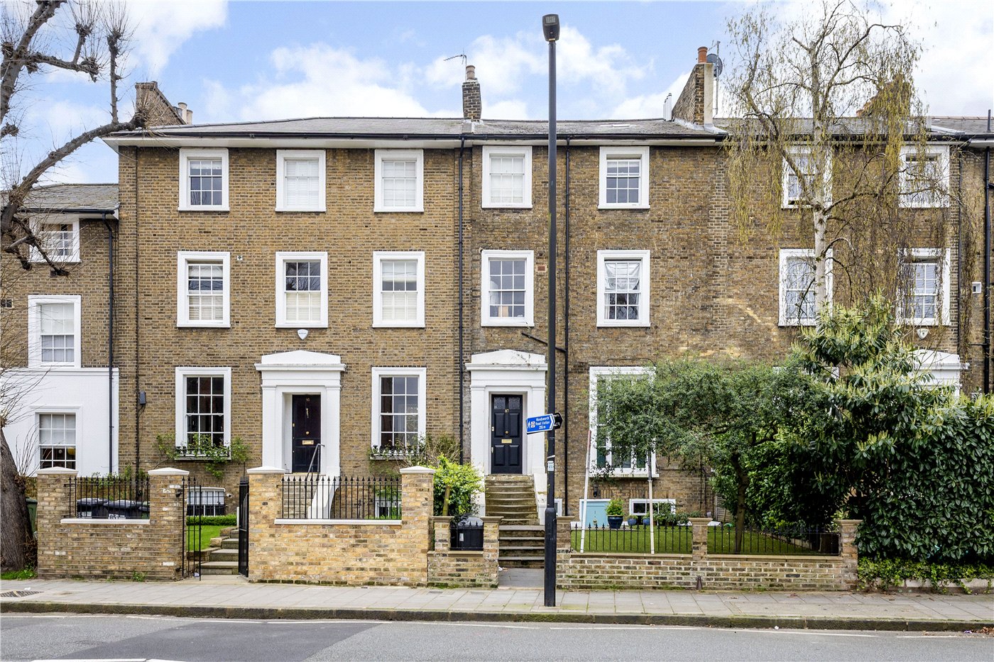 Larkhall Rise, London, SW4